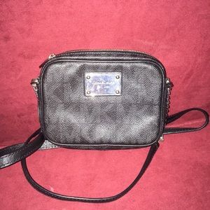 Michael Kors Jet Set bag in Black MK logo